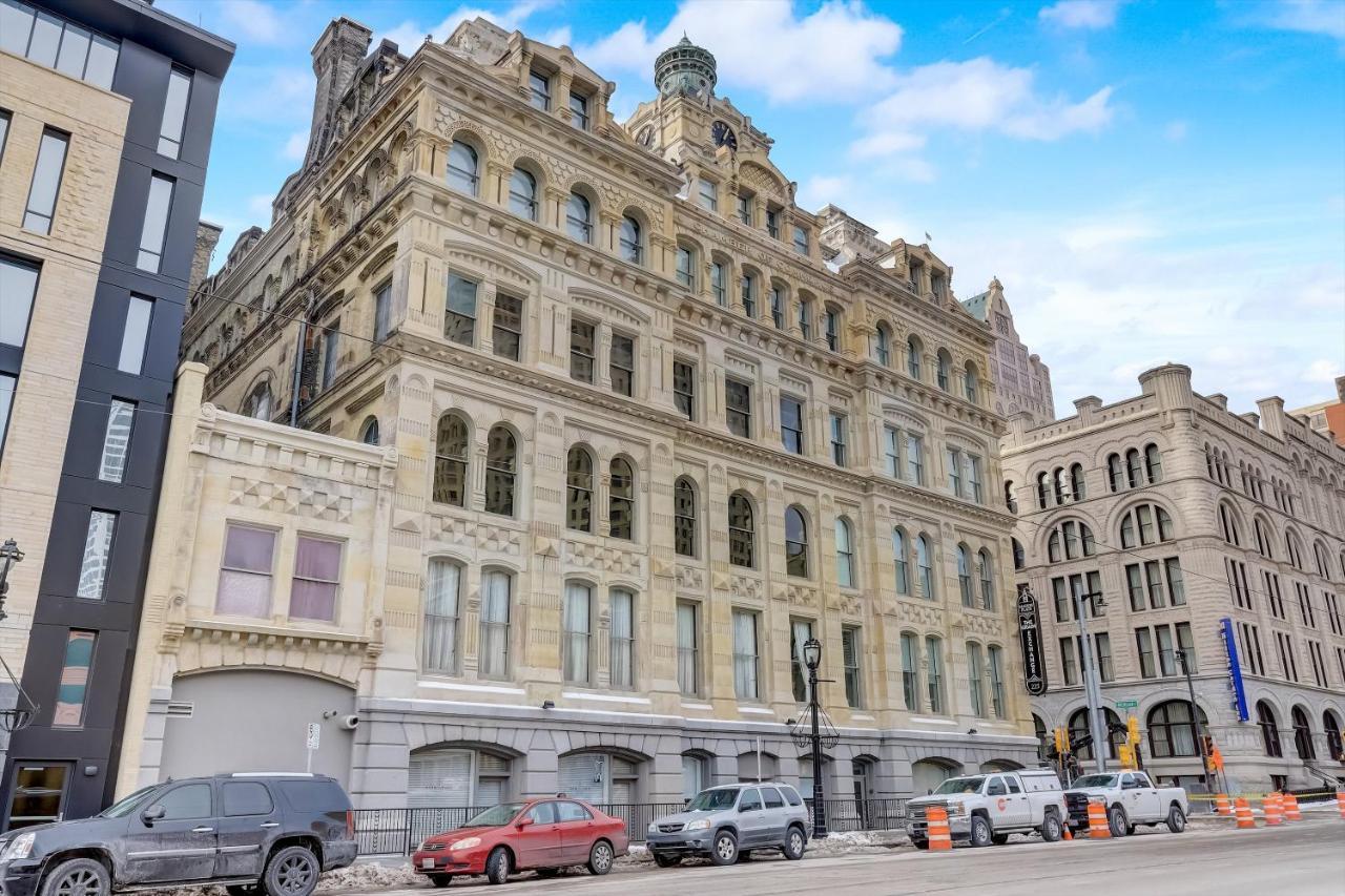 Frontdesk Mackie Flats 3Rd Ward Downtown Milwaukee Exterior photo