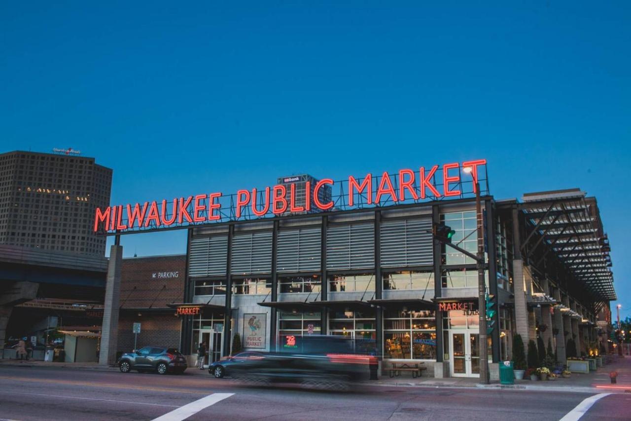 Frontdesk Mackie Flats 3Rd Ward Downtown Milwaukee Exterior photo